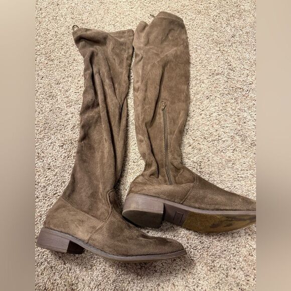 RF Room of Fashion Brown Suede boots size 8.5M - Picture 3 of 11